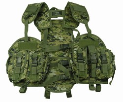 TG103W Woodland Digital Camo Vest with Hydration Pouch - 3L-INTL