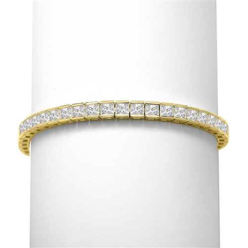 Princess cut diamond in solid gold bracelet