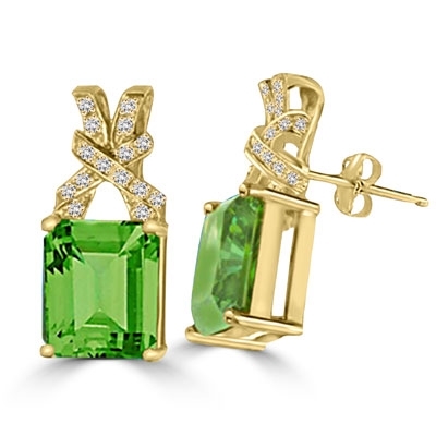 Solid Gold earring with emerald stone
