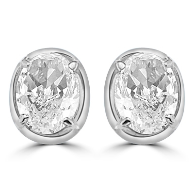 Oval studs diamond earring in white gold