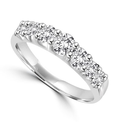 white gold ring of 1 ct graduated round diamonds