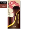 professional-makeup-artist-kabuki-brush