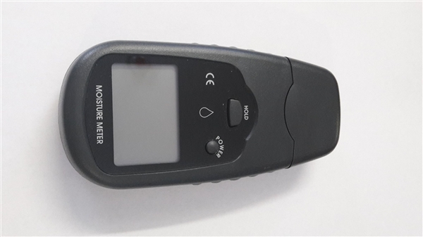 DIGITAL MOISTURE METER