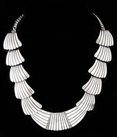 ELEGANT JOHNNY KING WHITE HOGAN NECKLACE