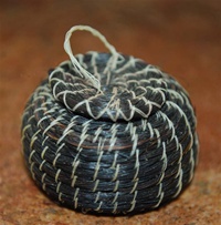 MINIATURE PAPAGO HORSEHAIR BASKET