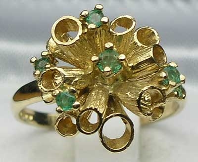 Stunning 9K Yellow Gold Tubular Design Emerald Ring