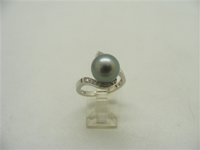 Beautiful 14k white gold Tahitian pearl with diamonds