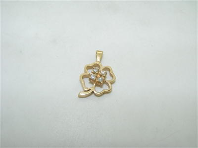 Four leaf clover diamond pendant