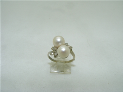 Vintage 14k white gold pearl and diamond ring