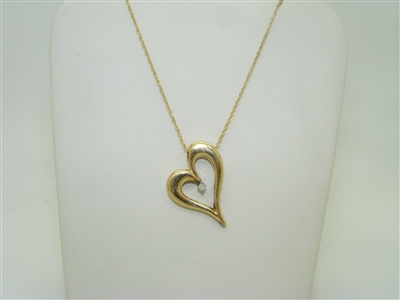 Yellow gold heart shape pendant with diamond and chain