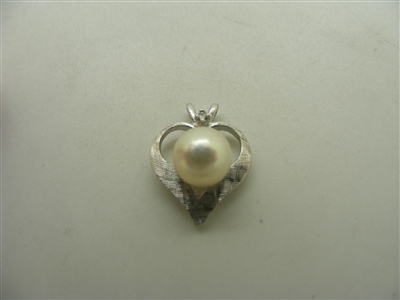 14k white gold heart pendant with diamond and pearl