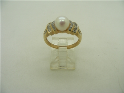 Beautiful 14k Yellow Gold White Culture Diamond Ring