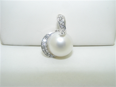 14k white gold south sea cultured pearl with diamonds