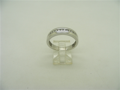 14k White gold woman's band ring with diamonds