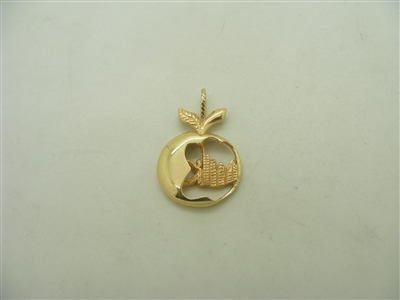 14k yellow gold big apple (New York) pendant