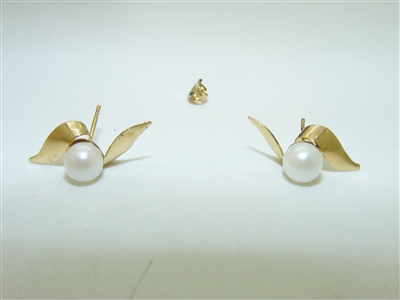 14k Yellow Gold Pearl Earrings