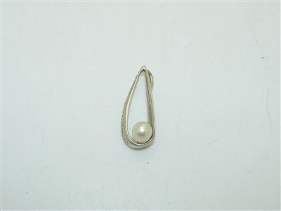 18K White Gold Pearl Pendant