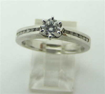 14K WHITE GOLD ROUND DIAMOND ENGAGEMENT RING