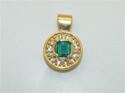 Beautiful 18k Yellow Gold Columbian Emerald Pendant