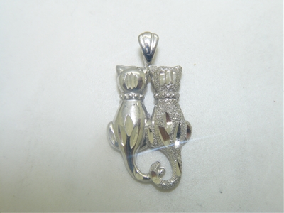 14k White Gold Two cats sitting next to each other