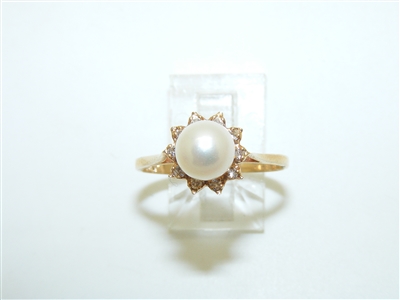 14kYellow Gold Gorgeous Diamond and Pearl Ring