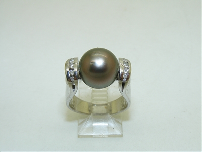 18k White gold Diamond and Pearl ring