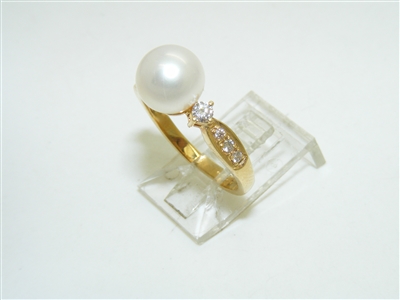 Gorgeous Cultured Pearl Diamond Ring