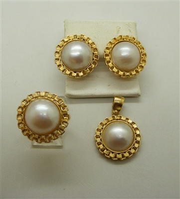 Designer Piece 18 K Yellow Gold Mabe Pearl Jewelry Set. (Ring, Earrings,Pendant))