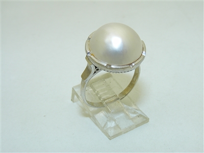 14k White Gold Mabe Pearl Diamond Ring