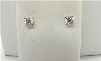 80 Points 4 Prongs Studs Earrings