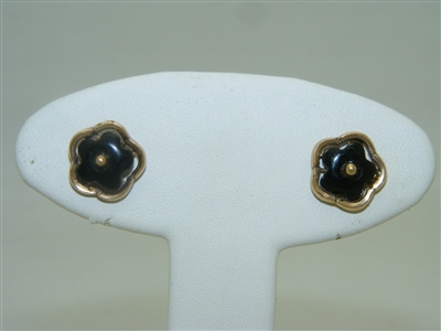 Flower shaped onyx earring