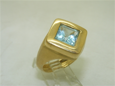 18k Yellow Gold Blue Topaz Ring