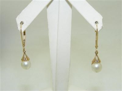 Cultured Pearl Yellow Gold Earring