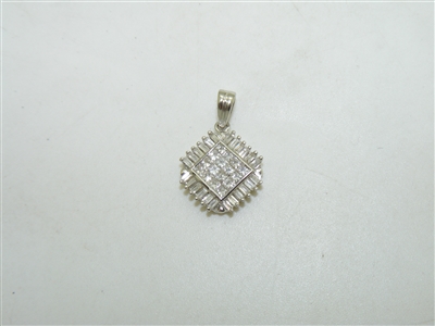 18k White Gold Gorgeous Diamond Pendant