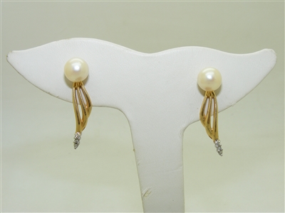 14k Yellow gold Diamond and Pearl Earring