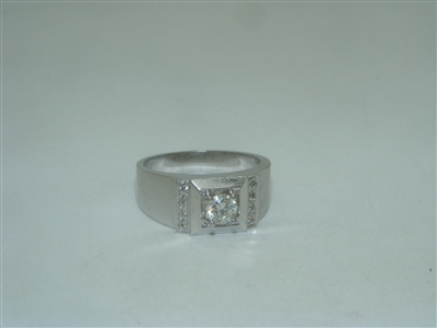 18k Beautiful White Gold Diamond ring