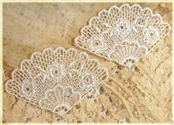 Venise Lace Sweetheart Fans