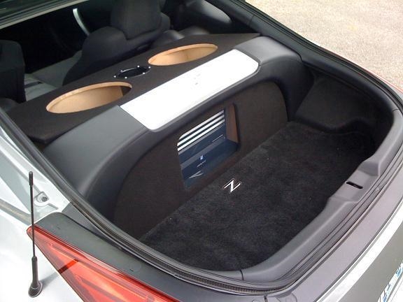 Nissan 350Z with Amp Rack