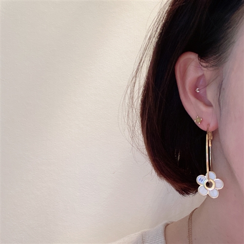 Pearl Flower Earrings (will ship within 1~2 weeks)