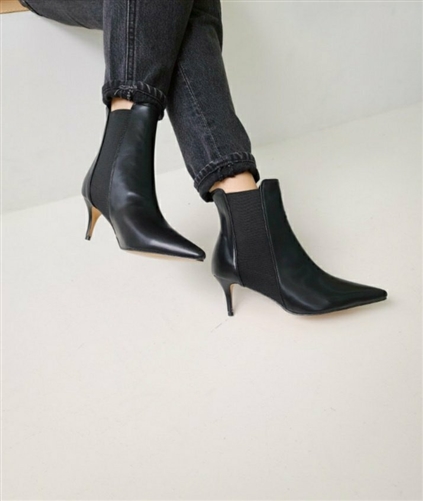 Isabel Best Ankle Boots (Black/White) (225~250) (will ship within 1~2 weeks later)