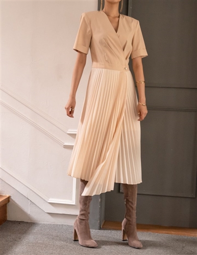 Pleated Dress (Beige/Black) (S/M) (will ship within 1~2 weeks)