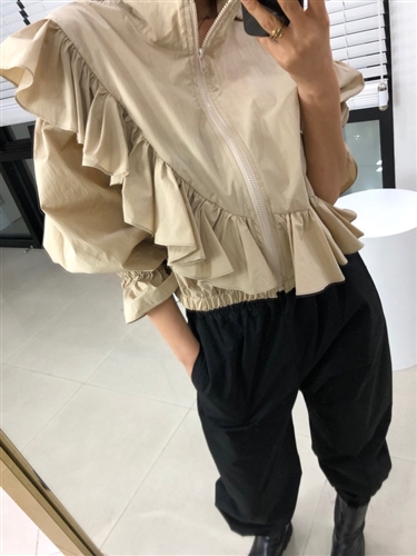 Frill Jumper (Beige/Black) (will ship within 1~2 weeks)