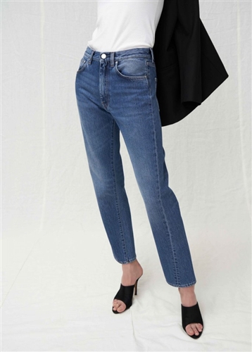 Toteme Style Twisted Jeans (44/55/66) (Light/Dark) (will ship within 1~2 weeks)