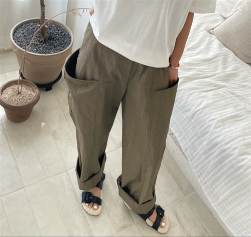 Khaki Poacket Pants (will ship within 1~2 weeks)