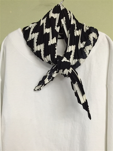 Black White Wrinkle Scarf