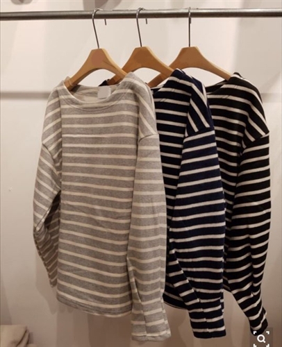 (Pre-Order) Unique Sleeve Stripe Top (Black/Gray) (will ship within 1~2 weeks)