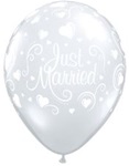 11 inch Qualatex Just Married Hearts on DIAMOND CLEAR