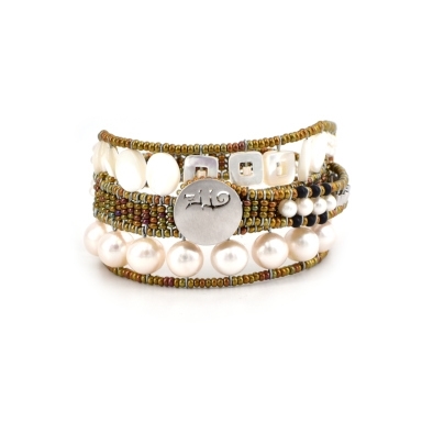 Ziio's new Evolution Bracelet is designed to fit any wrist, from child to adult. With an innovative fastening technique, it becomes a universal model for all. Hand crafted in White Pearls on stainless steel wire. Sterling Silver closure