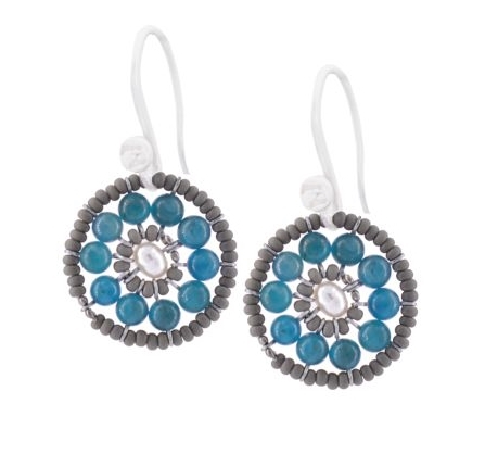 Ziio's new Pastel Collection brings us their small Soleil Oval Earring. Light Blue Apatite Gemstones are surround by soft grey Murano Glass seed beads. A single White Pearl accents the center. 925 Sterling Silver Hooks. Made in Italy