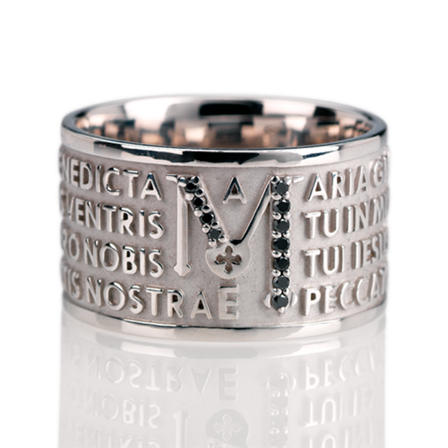 The Animae collection by Tuum is the Sterling Silver rhodium plated version of their ring creations. This is the "Mater" with the Ave Maria (Hail Mary) Latin text written in over four lines. Crafted in 925 rhodium Sterling with Black Spinel gemstones